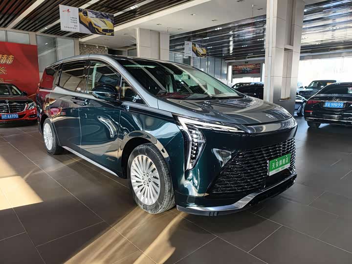 Photo 3 - Buick GL8 Century