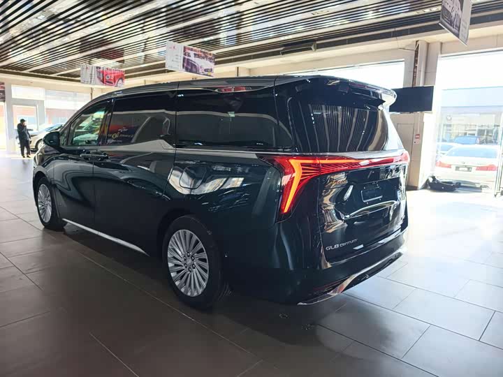 Photo 5 - Buick GL8 Century