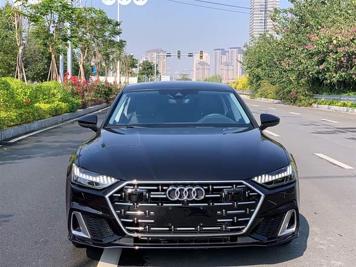 Фото 1 - Audi A7L