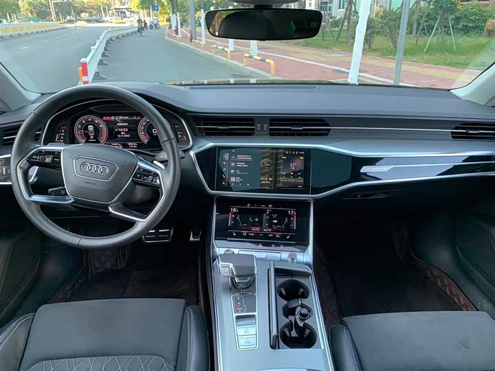 Фото 5 - Audi A7L
