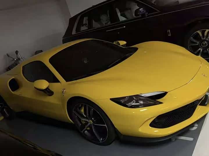 Фото 1 - Ferrari 296