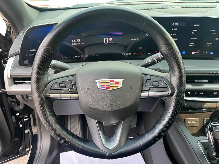 Фото 6 - Cadillac XT4