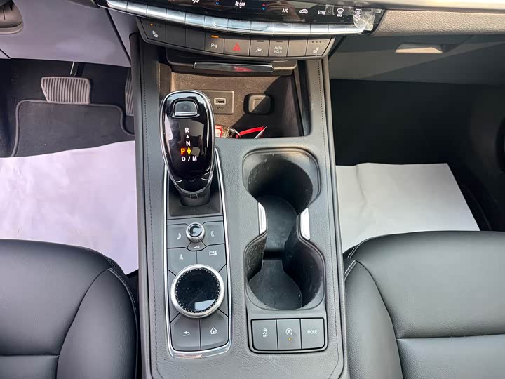 Фото 9 - Cadillac XT4