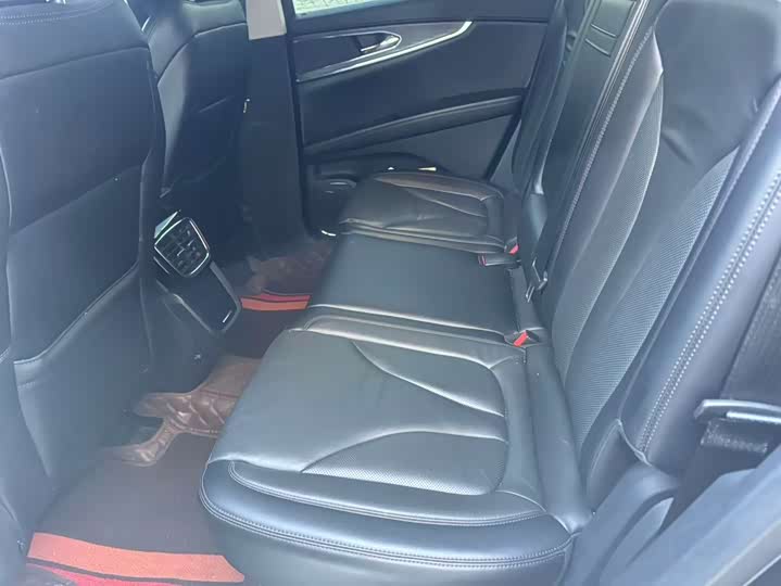 Фото 2 - Lincoln Nautilus