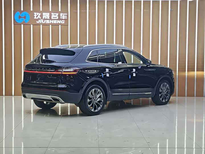 Фото 8 - Lincoln Nautilus