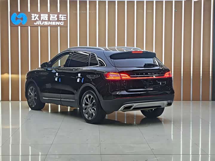 Фото 9 - Lincoln Nautilus