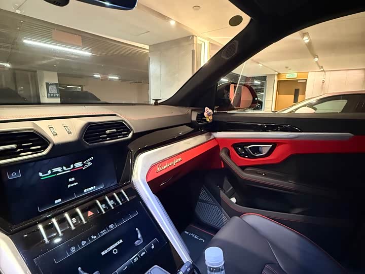 Фото 4 - Lamborghini Urus