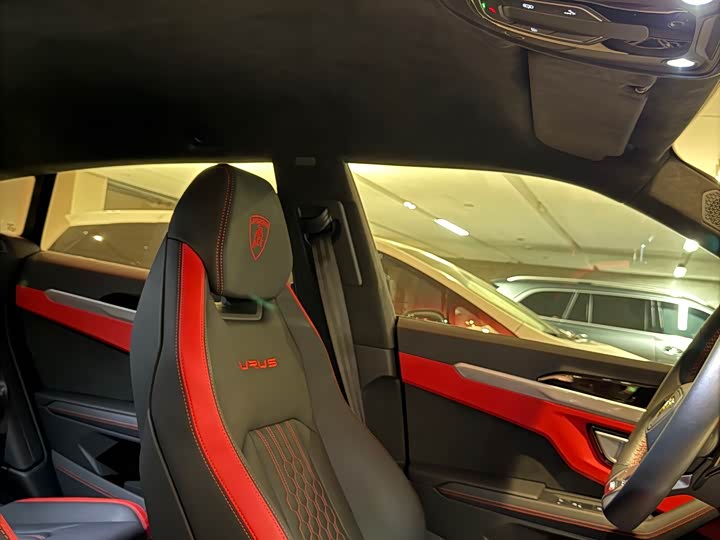 Фото 6 - Lamborghini Urus