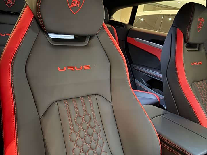 Фото 7 - Lamborghini Urus