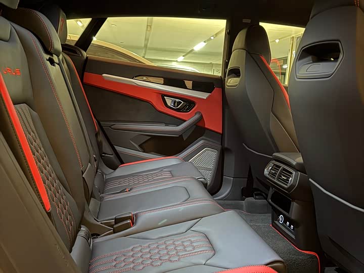 Фото 8 - Lamborghini Urus