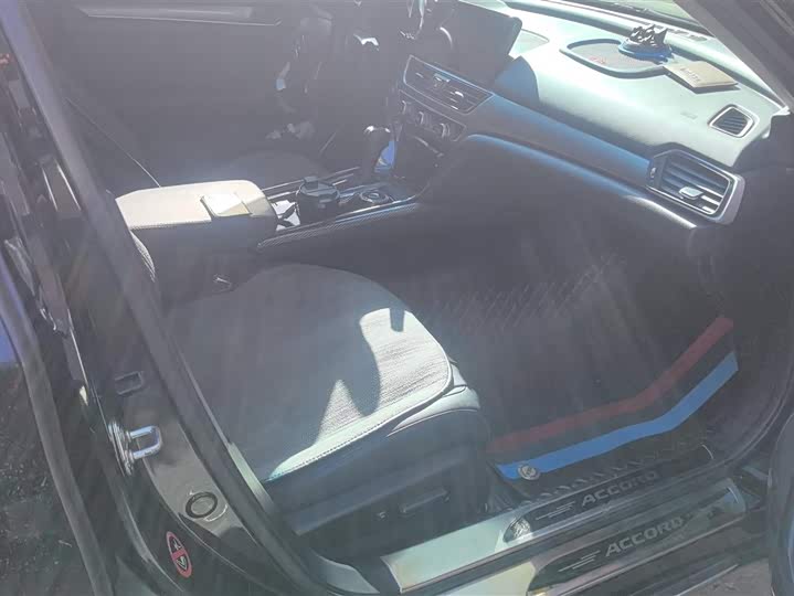 Фото 8 - Honda Accord