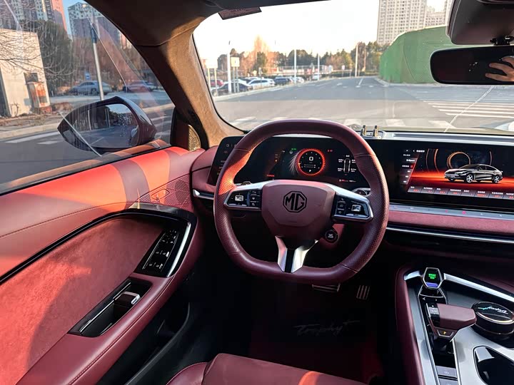 Фото 7 - MG Motor 7