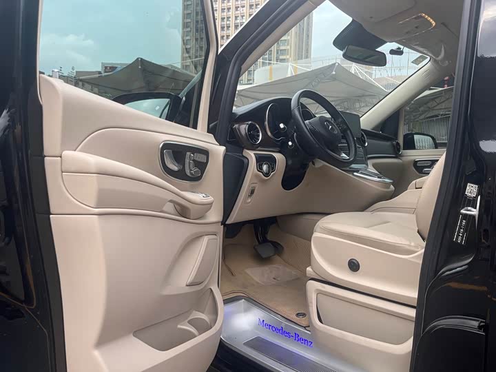 Фото 8 - Mercedes-Benz V-Class