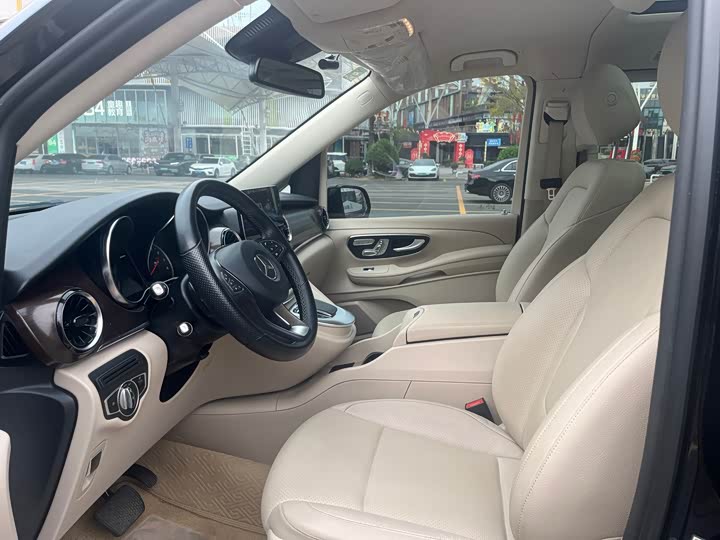 Фото 9 - Mercedes-Benz V-Class