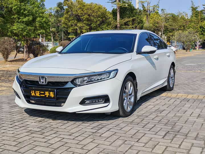 Фото 1 - Honda Accord