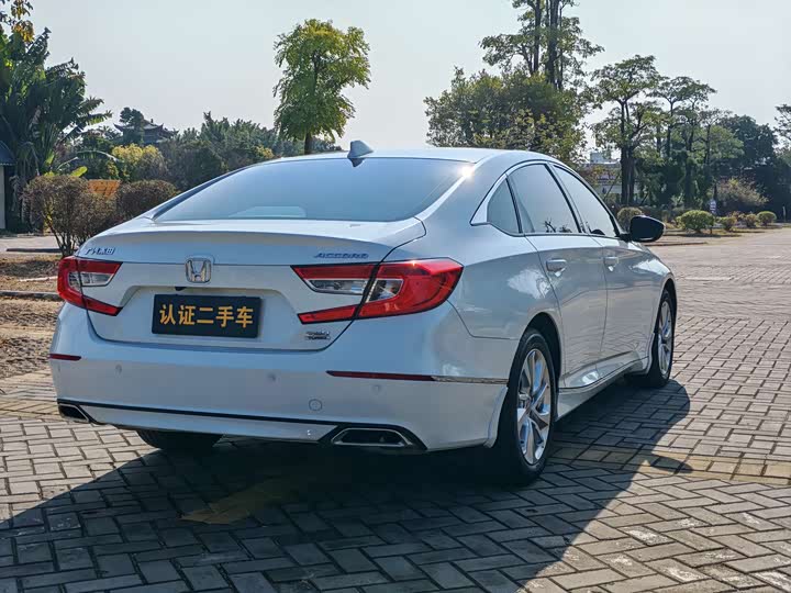 Фото 6 - Honda Accord