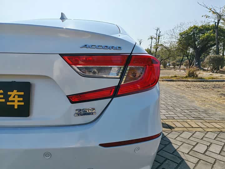 Фото 7 - Honda Accord