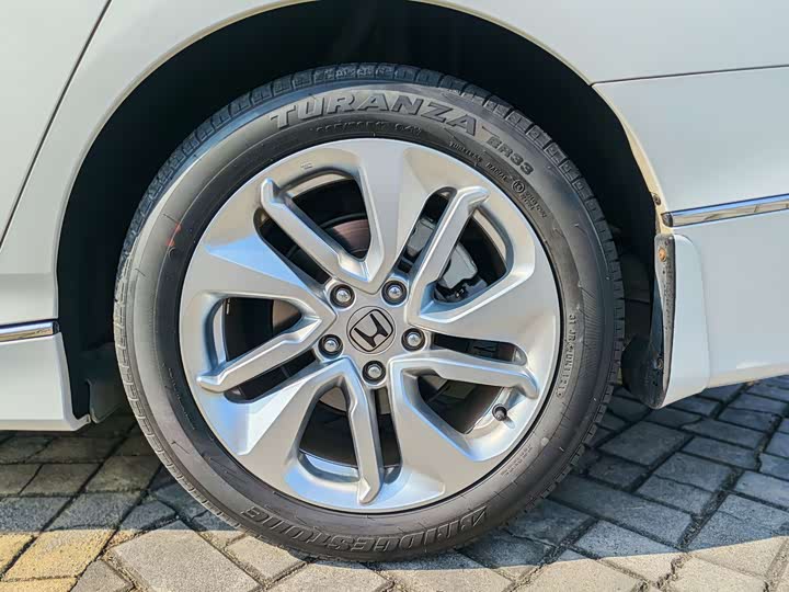 Фото 8 - Honda Accord