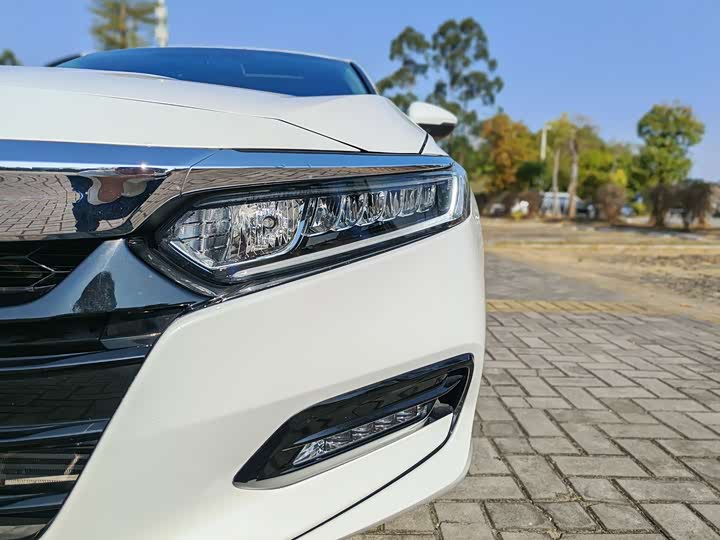 Фото 9 - Honda Accord