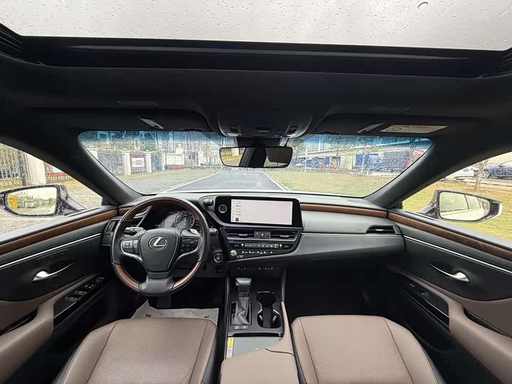 Фото 6 - Lexus ES