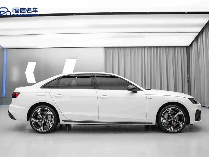 Фото 4 - Audi A4L