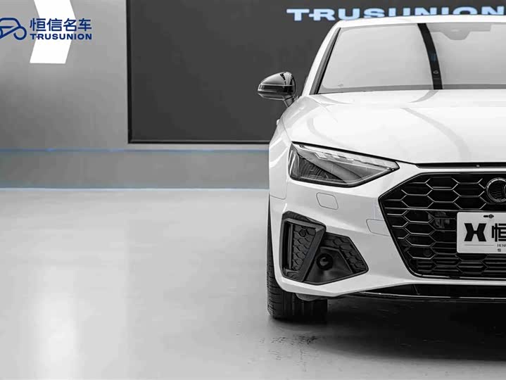 Фото 8 - Audi A4L