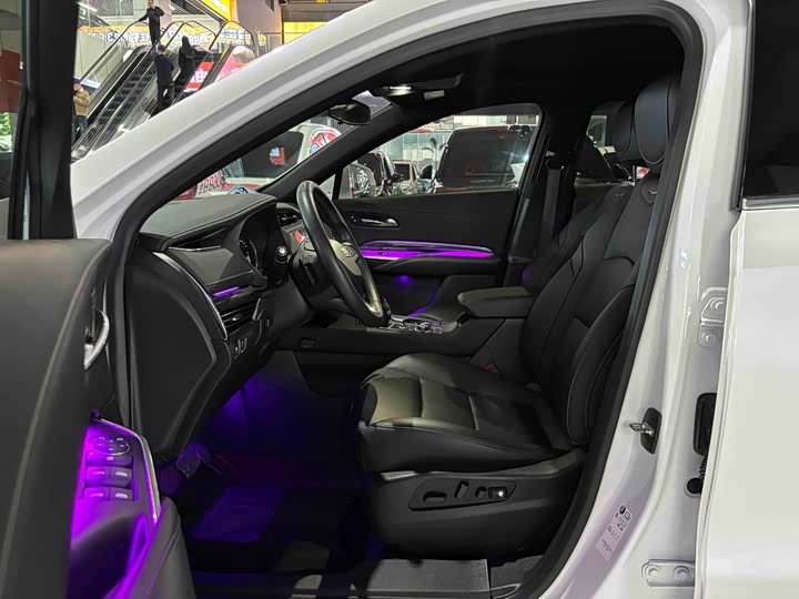 Фото 6 - Cadillac XT4