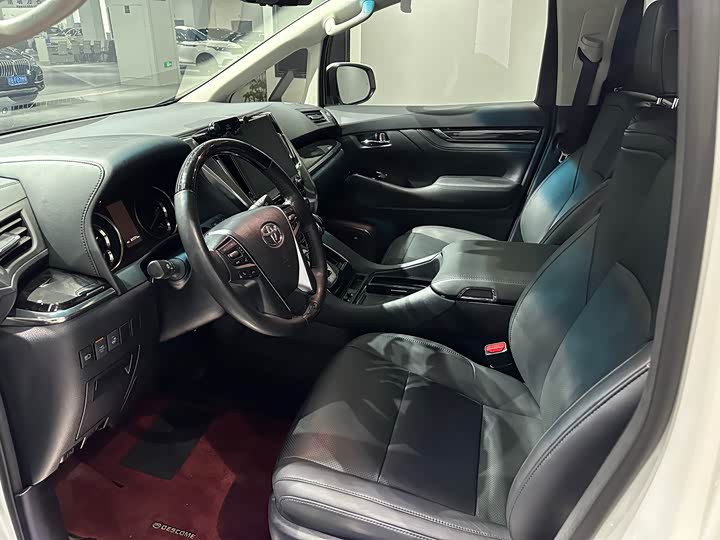 Фото 5 - Toyota Vellfire