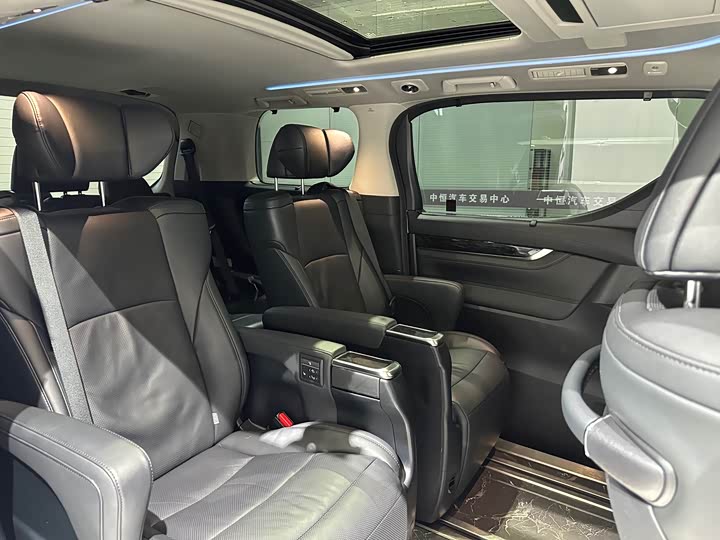 Фото 7 - Toyota Vellfire