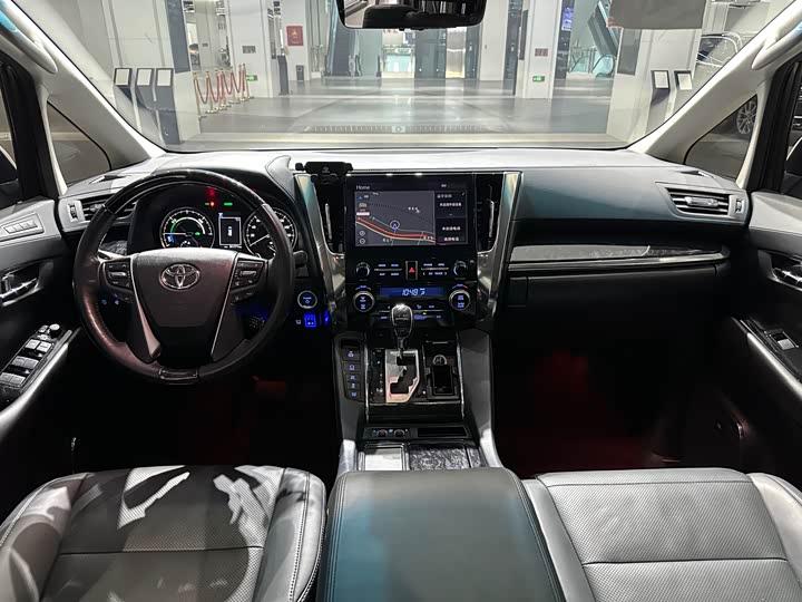 Фото 8 - Toyota Vellfire