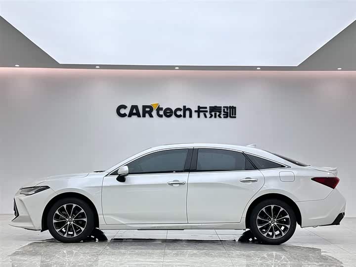 Photo 2 - Toyota Avalon