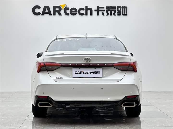 Photo 4 - Toyota Avalon