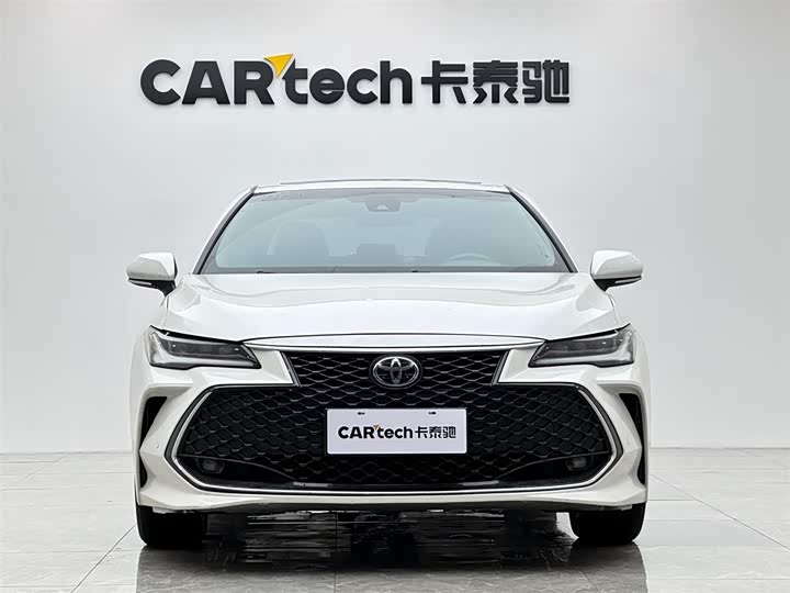 Photo 7 - Toyota Avalon