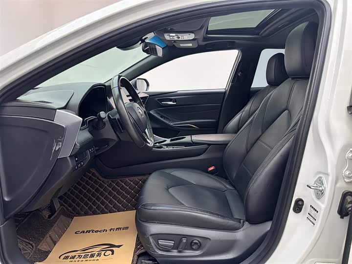 Photo 8 - Toyota Avalon