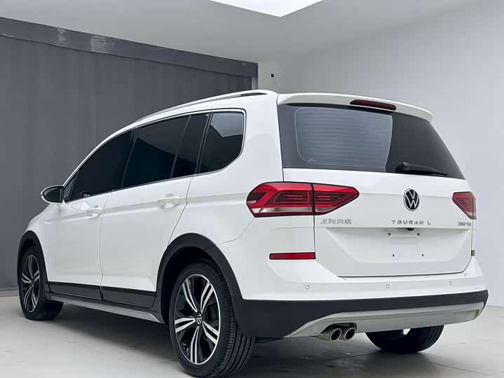 Фото 4 - Volkswagen Touran L