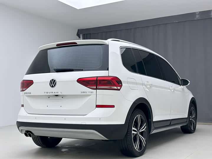 Фото 6 - Volkswagen Touran L