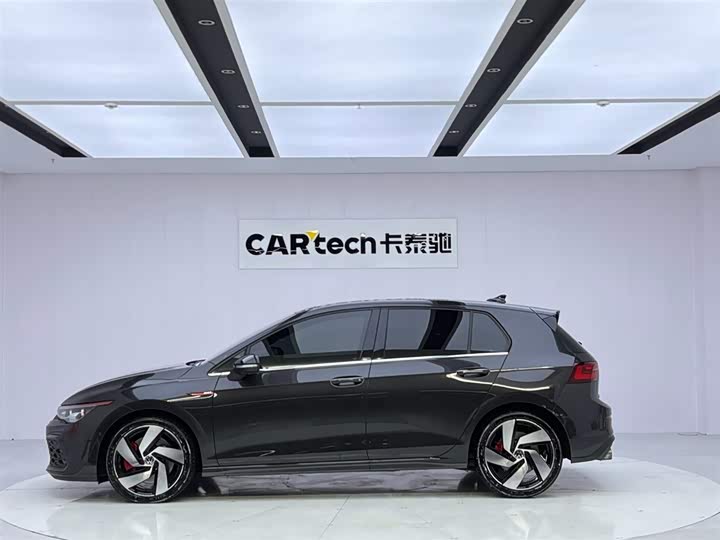 Photo 2 - Volkswagen Golf GTI