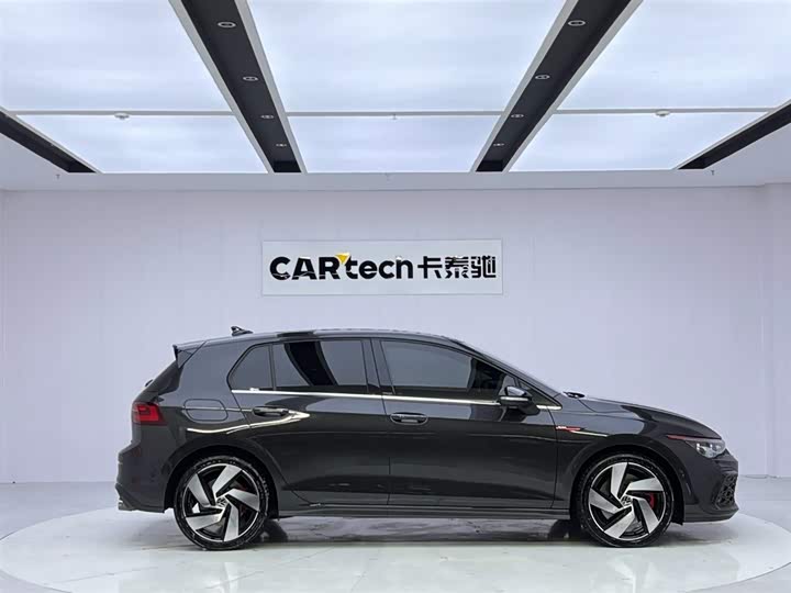 Photo 6 - Volkswagen Golf GTI