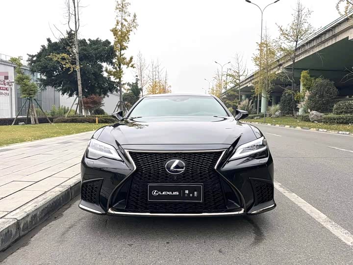 Фото 2 - Lexus LS