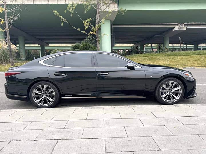 Фото 3 - Lexus LS