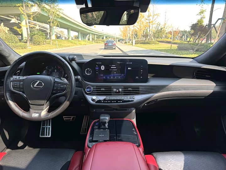 Фото 5 - Lexus LS