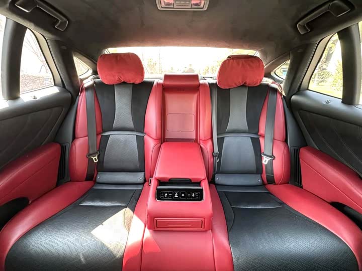 Фото 6 - Lexus LS