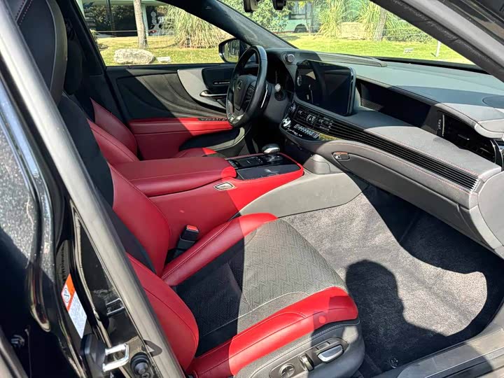 Фото 7 - Lexus LS