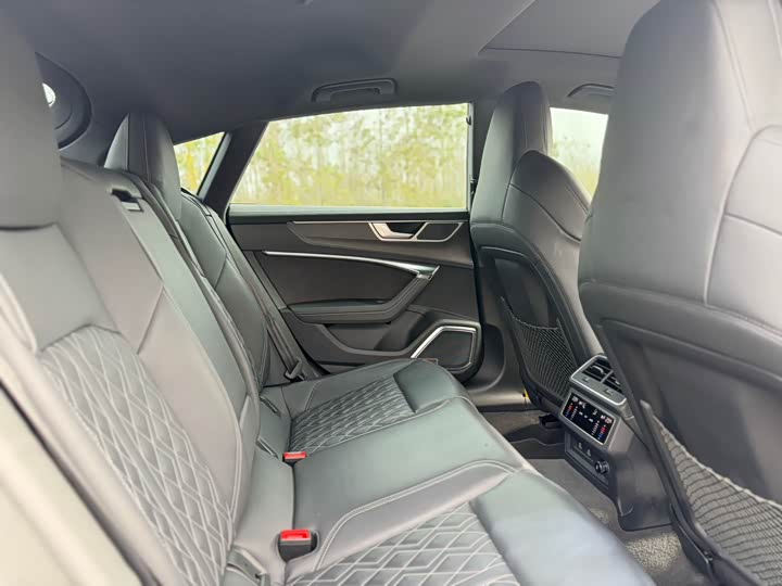 Фото 7 - Audi A7