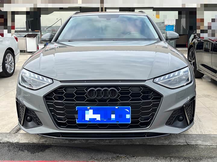 Фото 2 - Audi A4