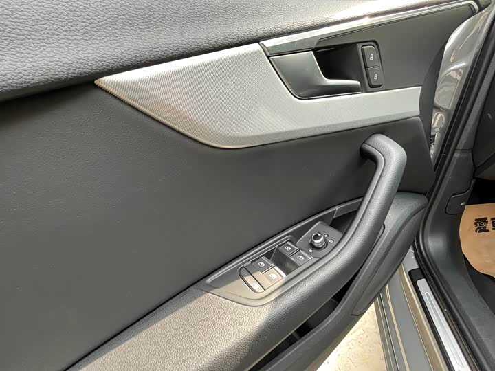 Фото 6 - Audi A4