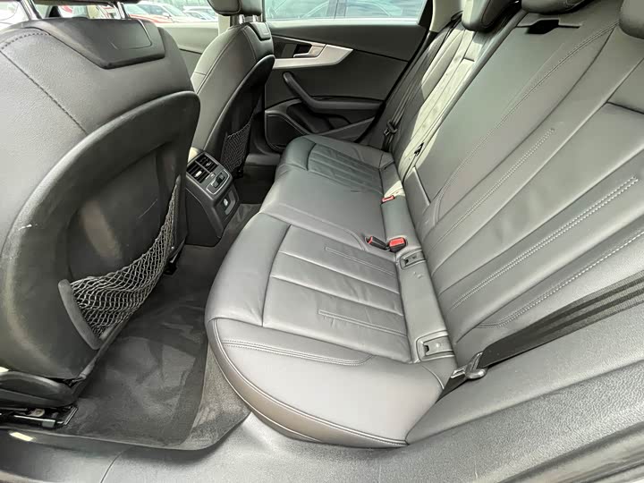 Фото 9 - Audi A4