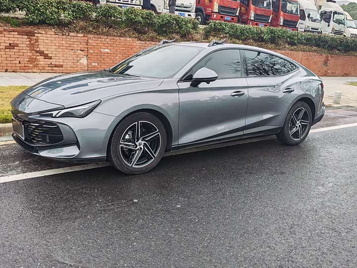 Фото 1 - MG Motor 7