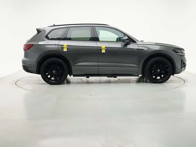 Фото 2 - Volkswagen Touareg