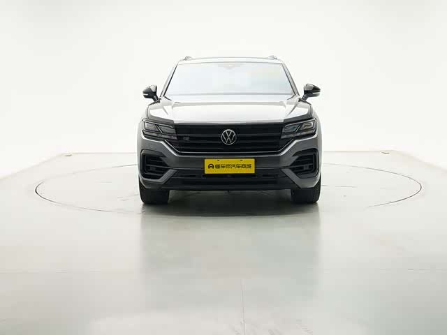 Фото 3 - Volkswagen Touareg